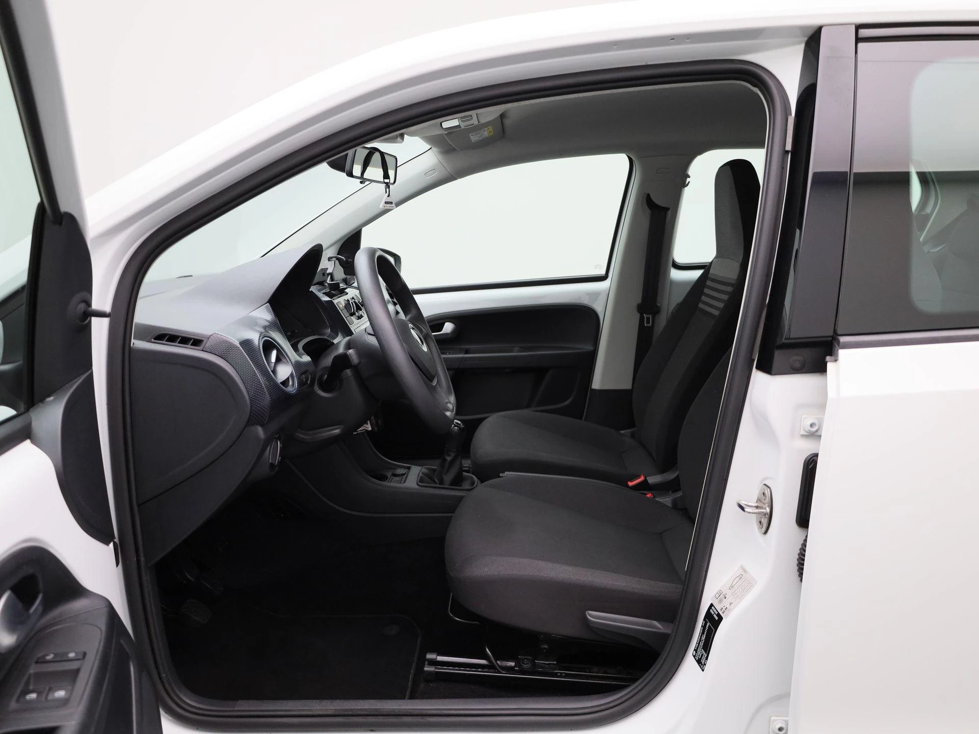 Volkswagen-up!-image-8