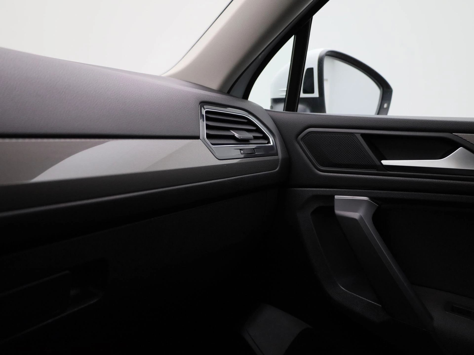 Volkswagen-Tiguan-image-31
