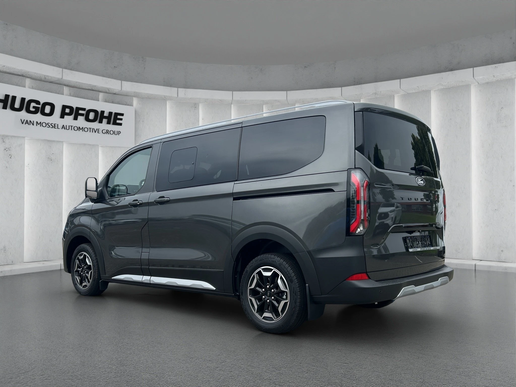 Ford-Tourneo Custom-image-2