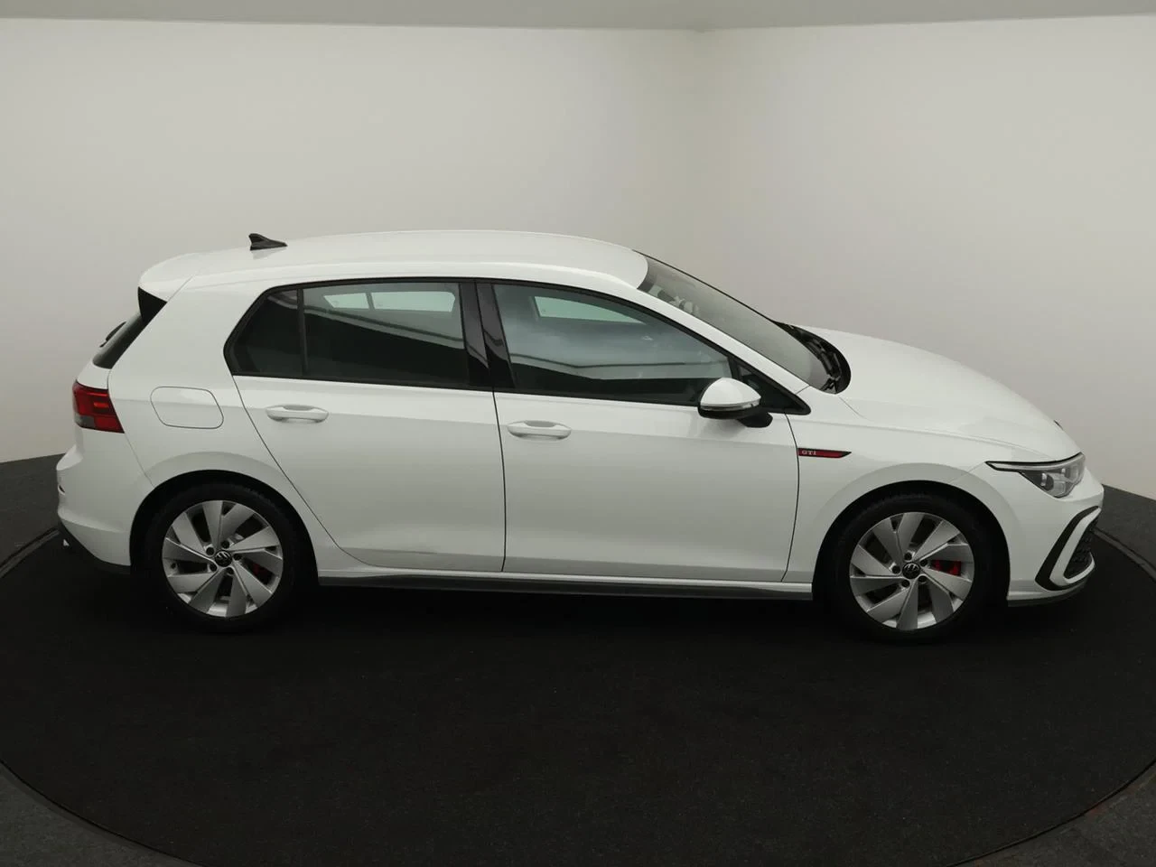 Volkswagen-Golf-image-8