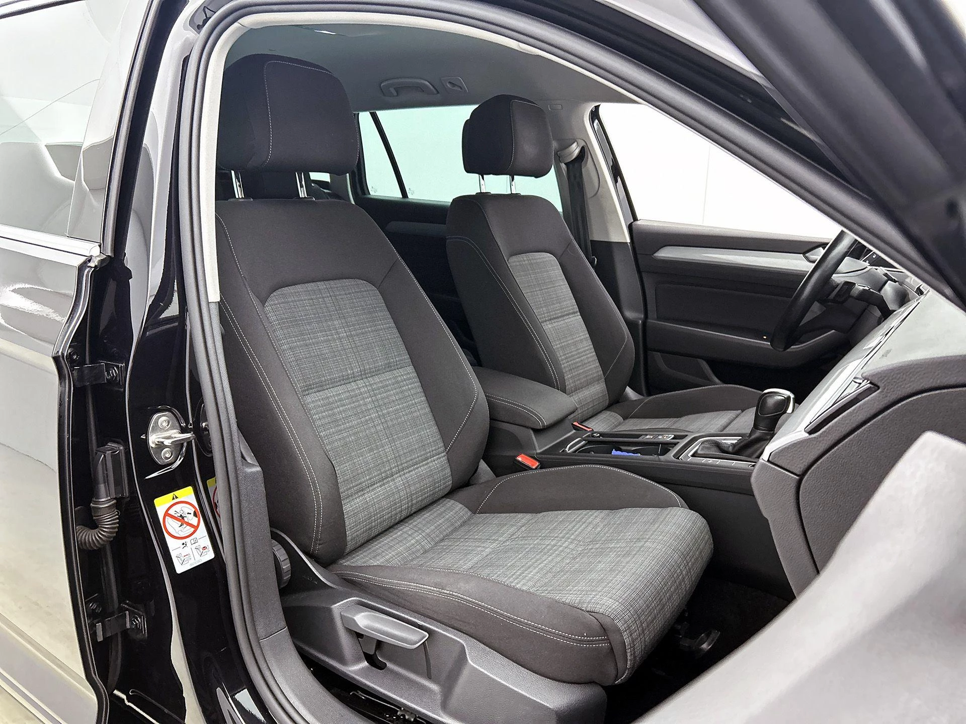 Volkswagen-Passat-image-35