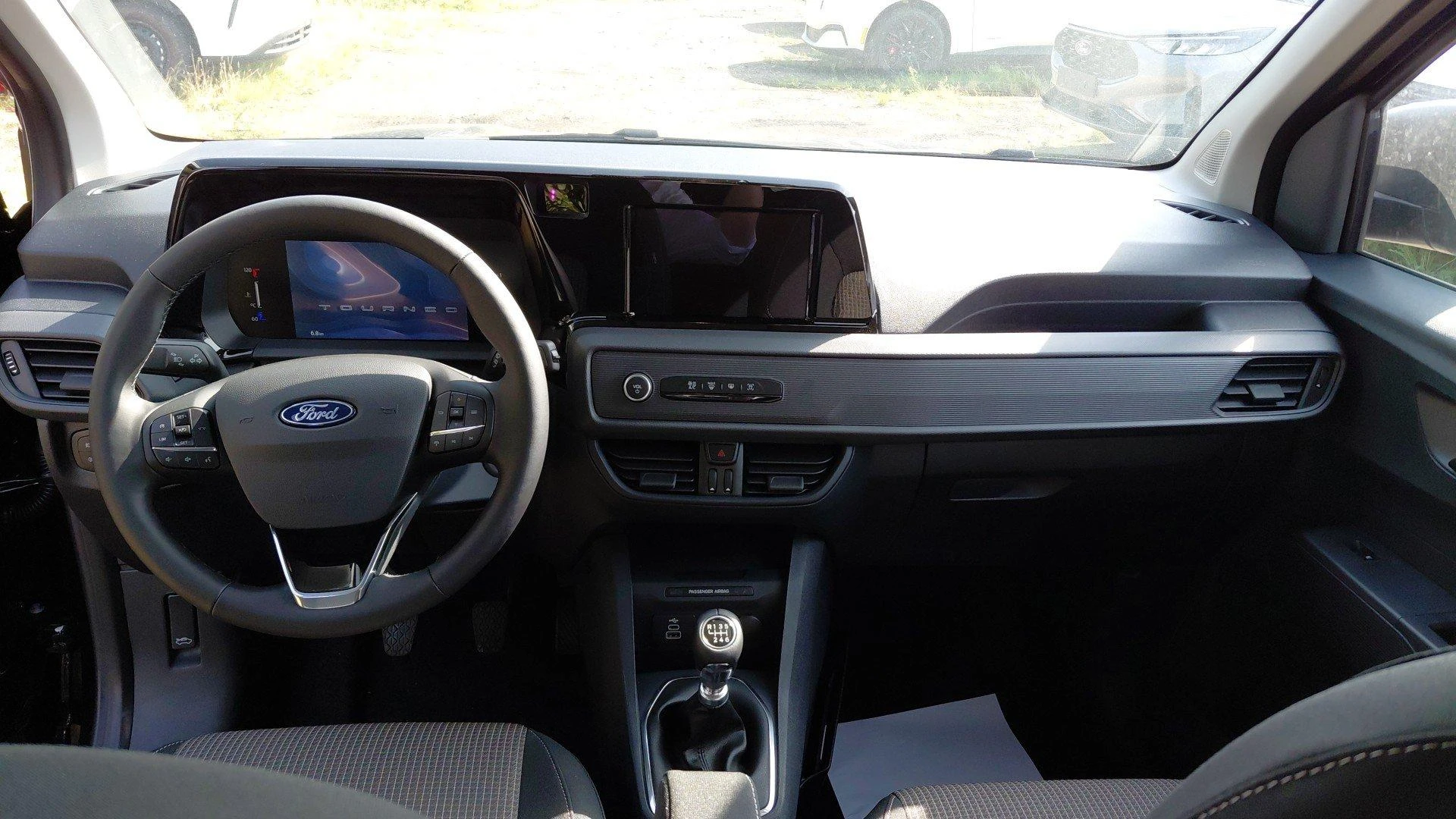 Ford-Tourneo Courier-image-7