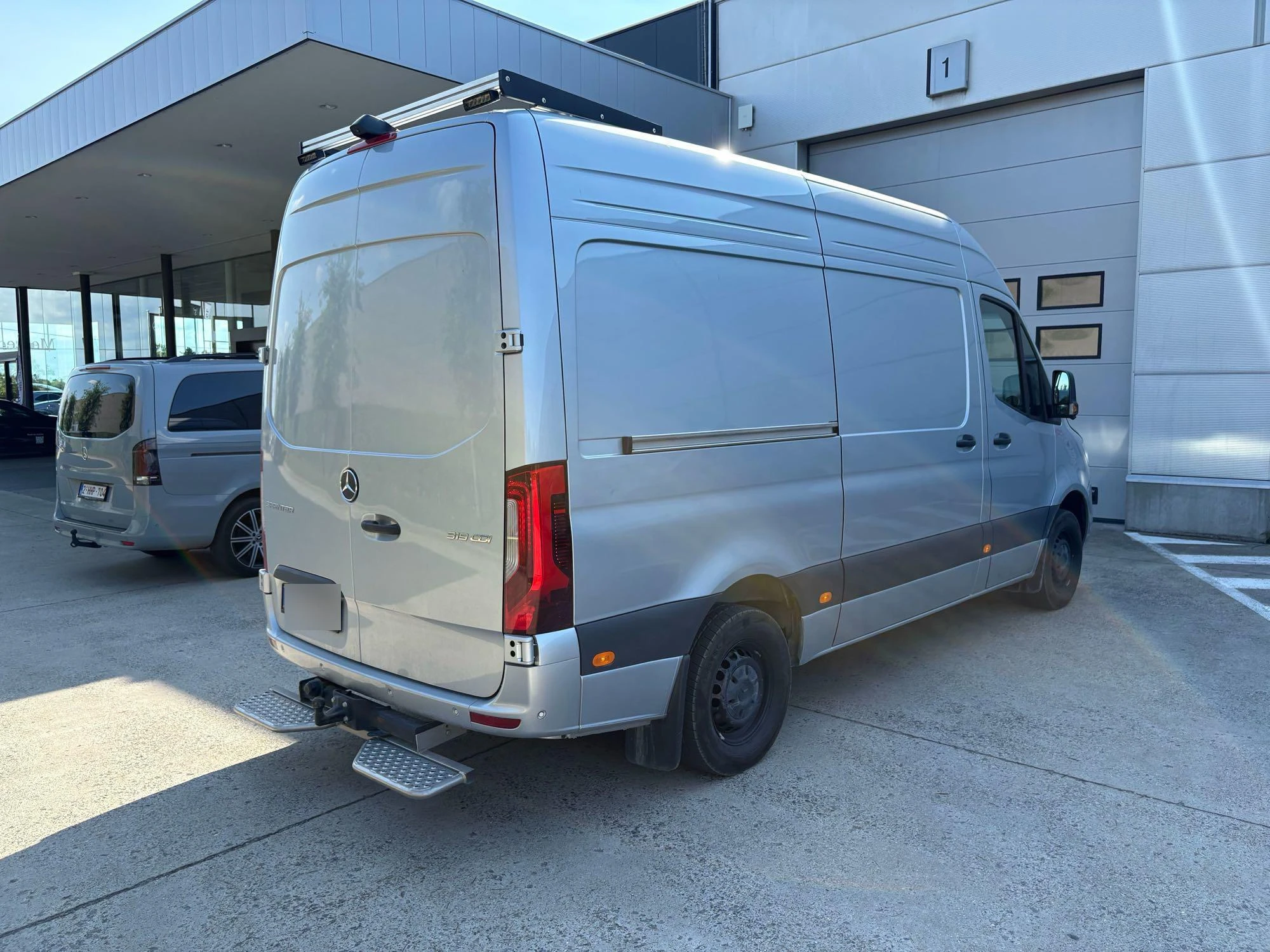 Mercedes-Benz-Sprinter-image-2