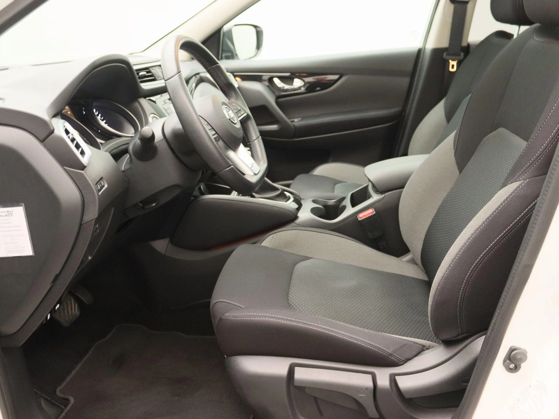 Nissan-QASHQAI-image-12