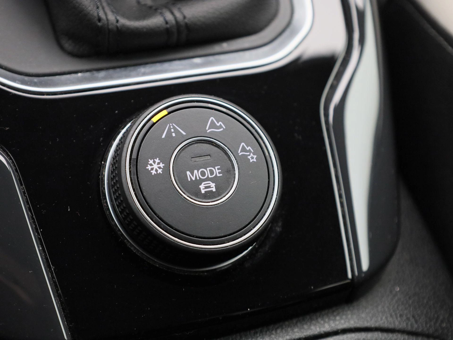 Volkswagen-T-Roc-image-20