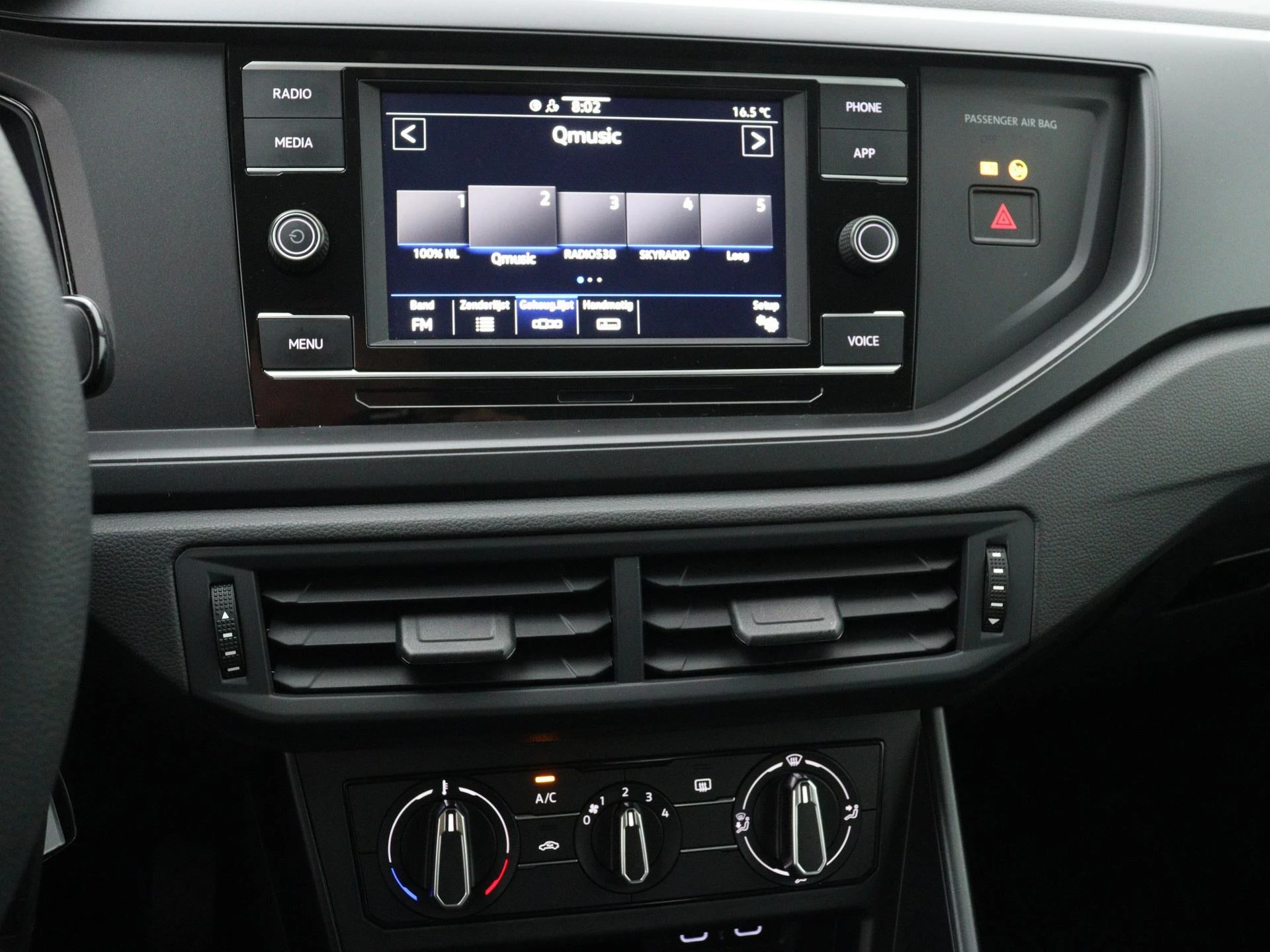 Volkswagen-Polo-image-13