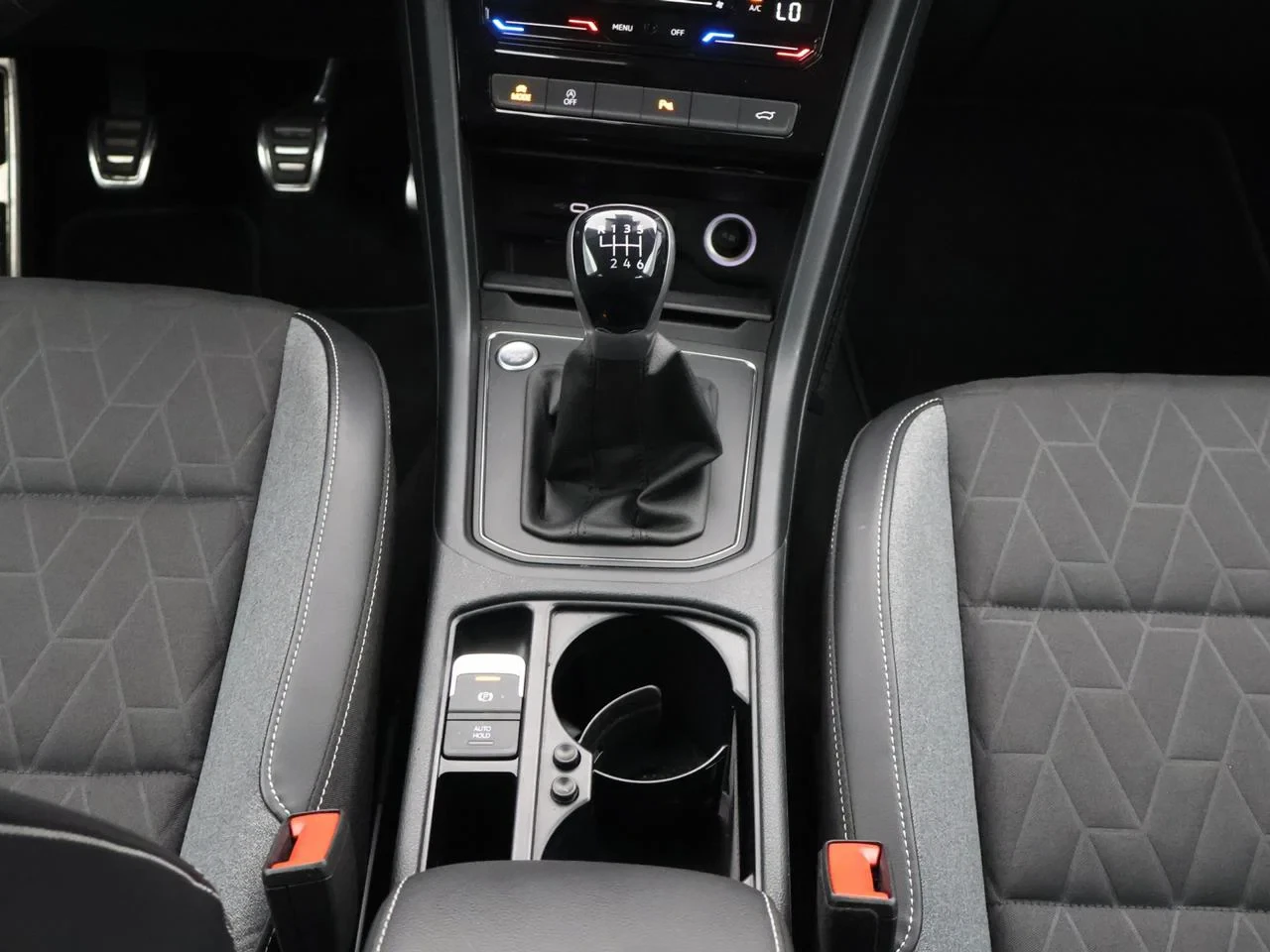 Volkswagen-Touran-image-27