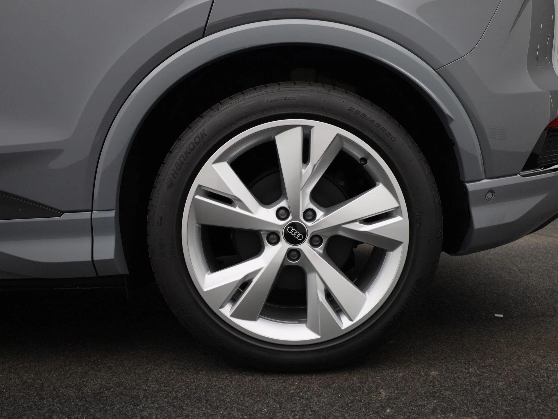 Audi-Q4 e-tron-image-12