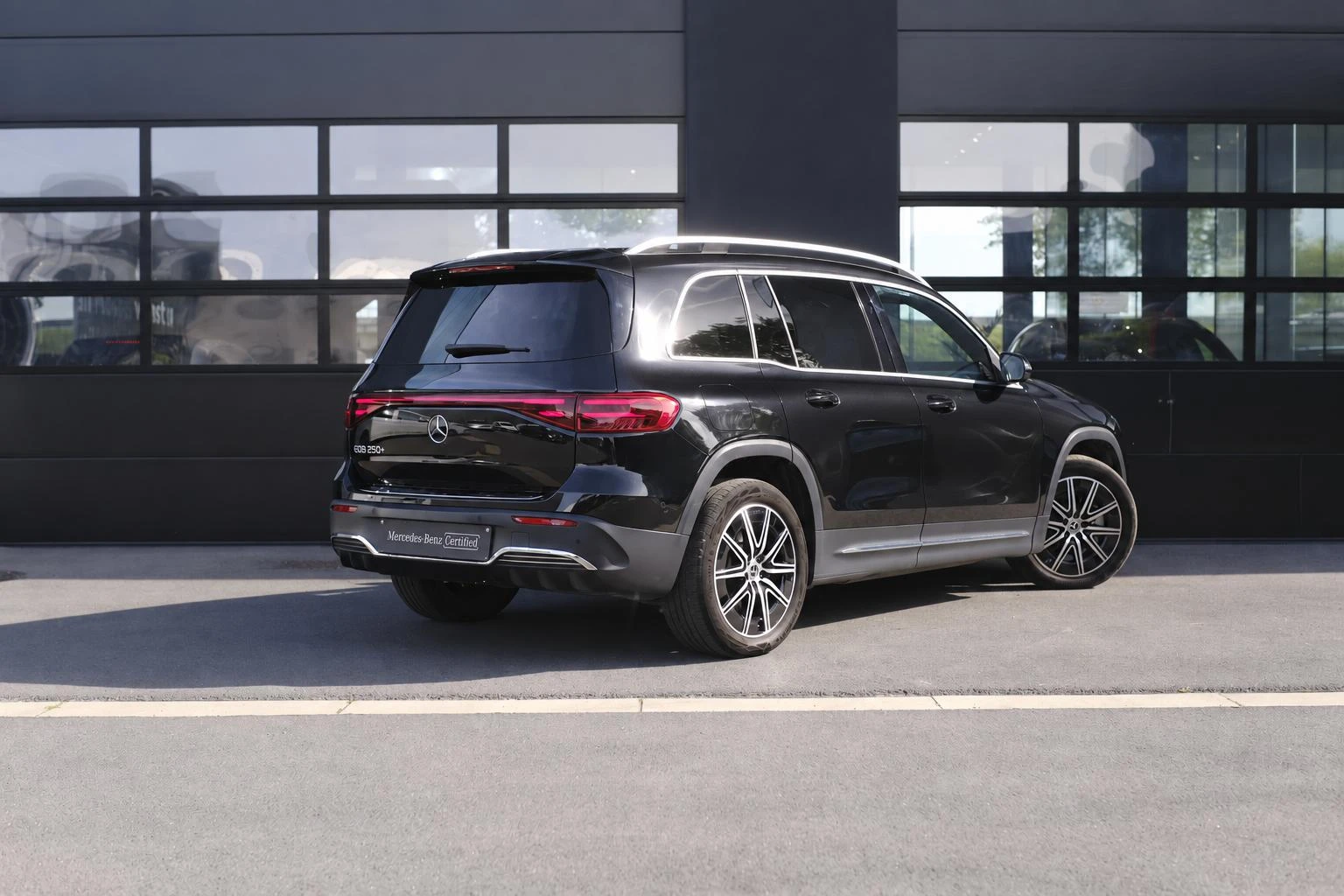 Mercedes-Benz-EQB-image-7