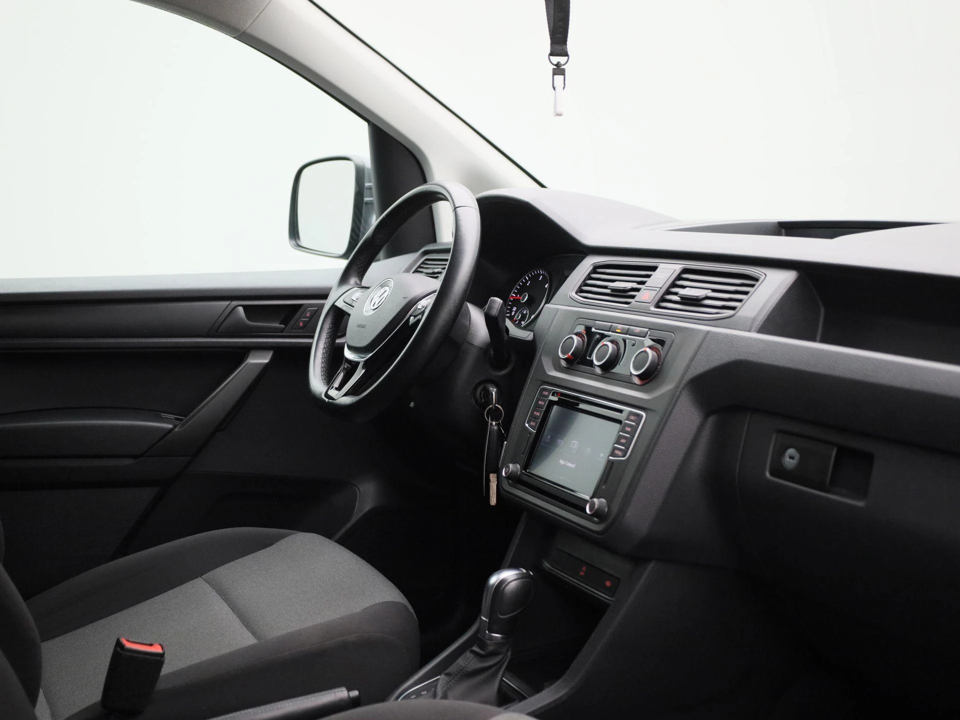 Volkswagen-Caddy-image-37