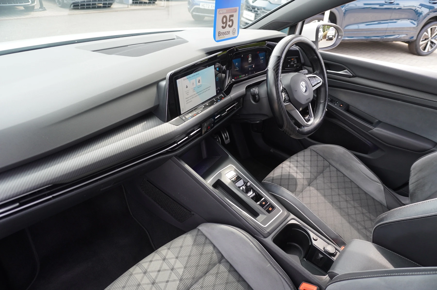 Volkswagen-Golf-image-1