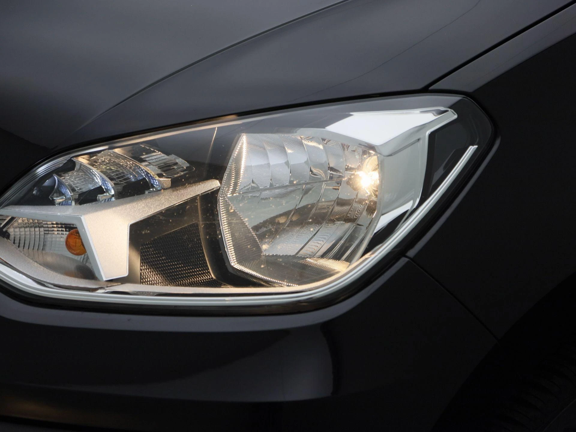 Volkswagen-up!-image-12