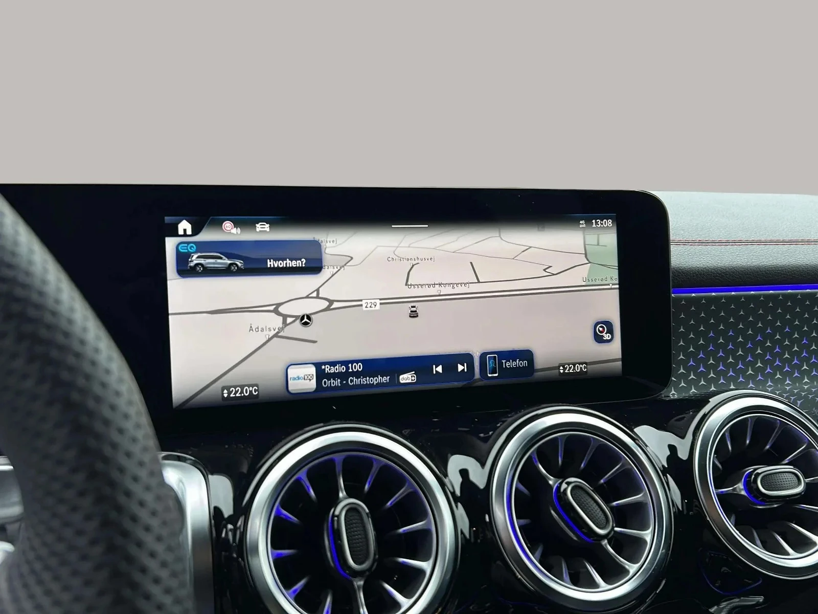 Mercedes-Benz-EQB-image-16