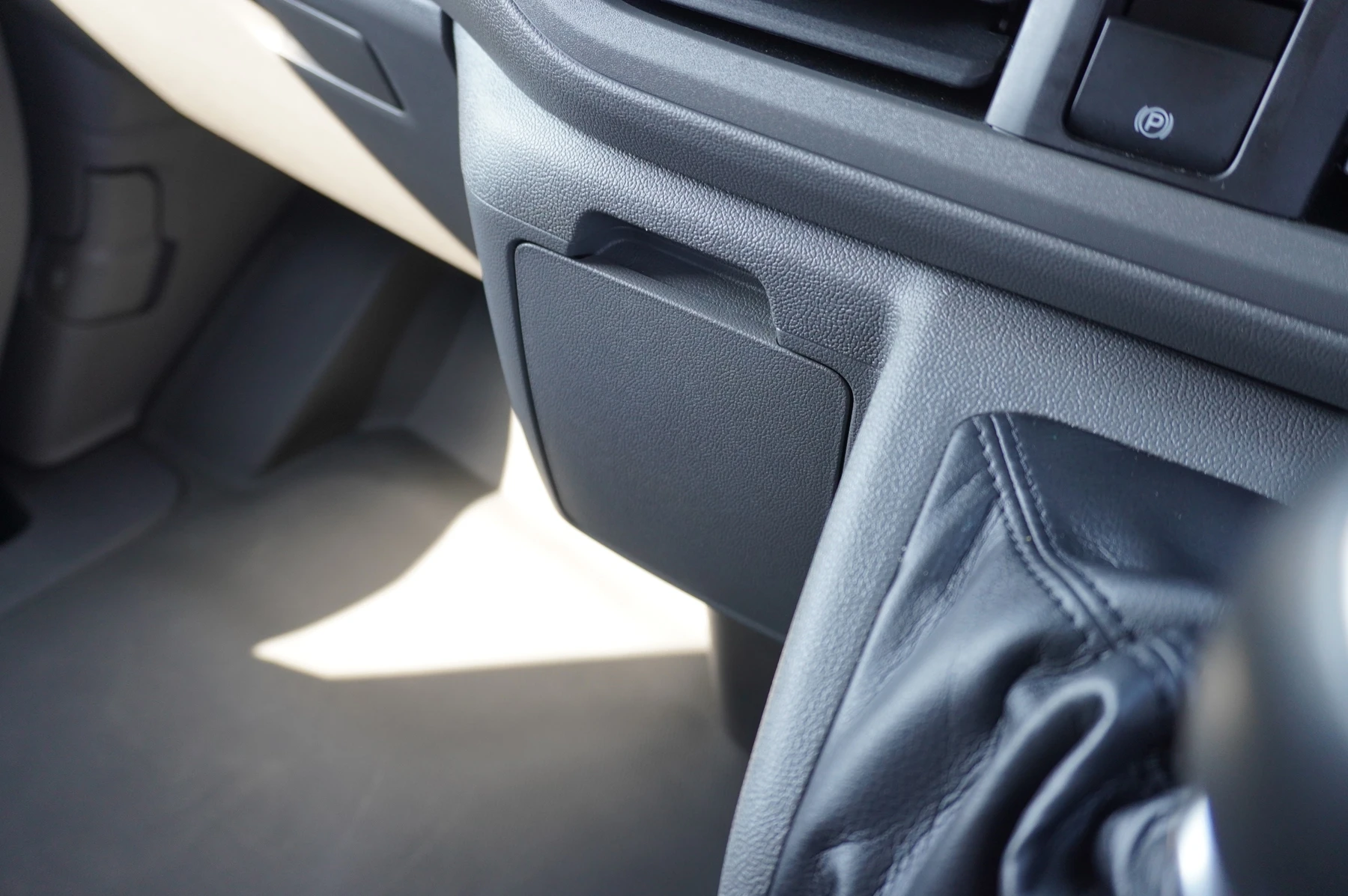 Volkswagen-Transporter-image-35