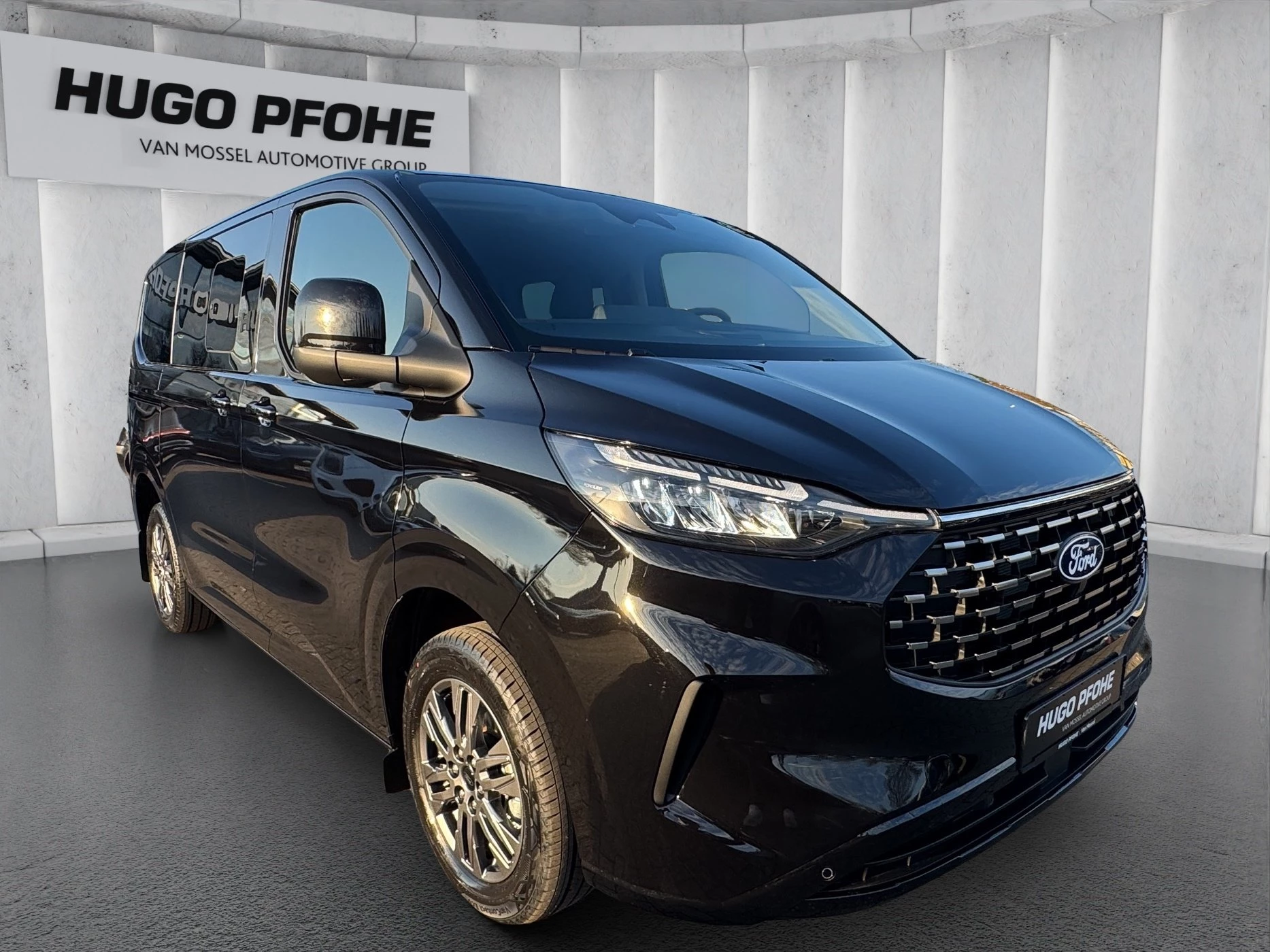 Ford Tourneo Custom Titanium 320 L1 2.0 l EcoBlue. 8-Gang-Automatikgetriebe. Frontantrieb