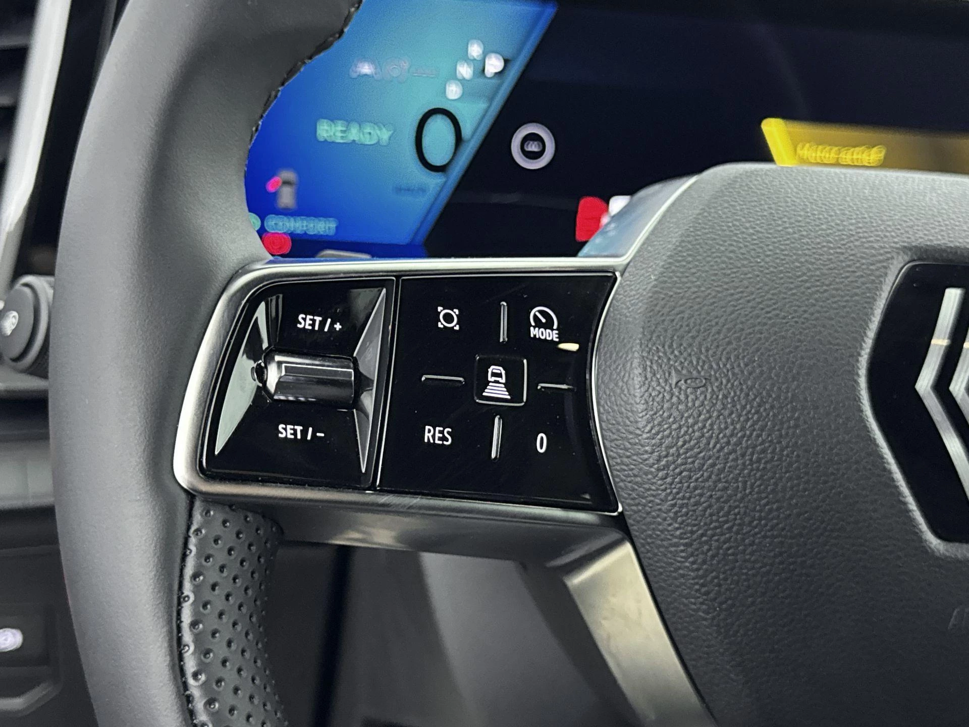 Renault-Megane E-Tech-image-10