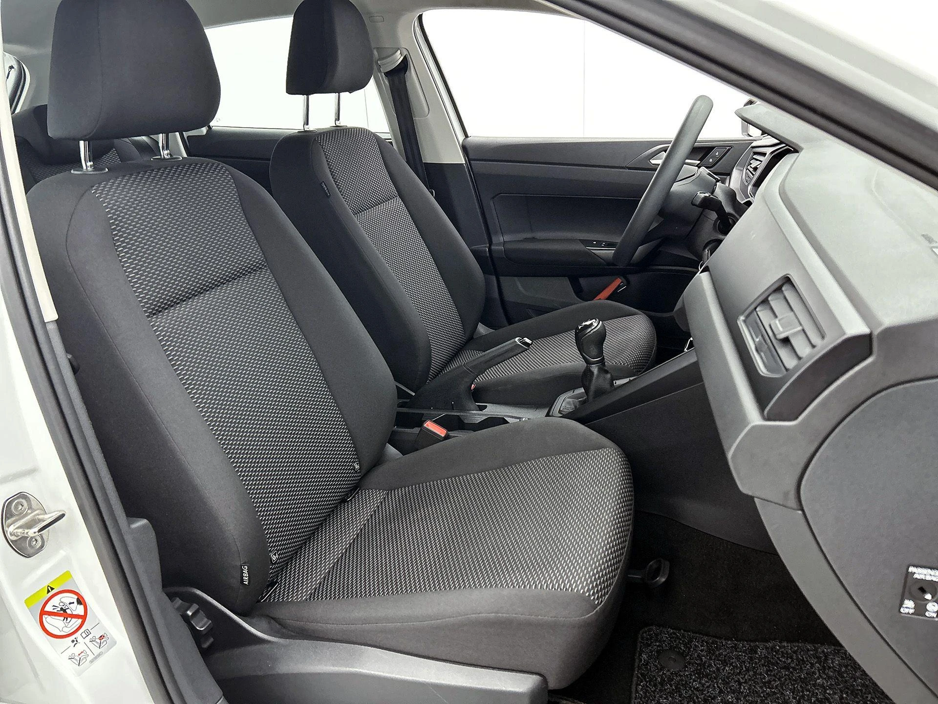Volkswagen-Polo-image-35