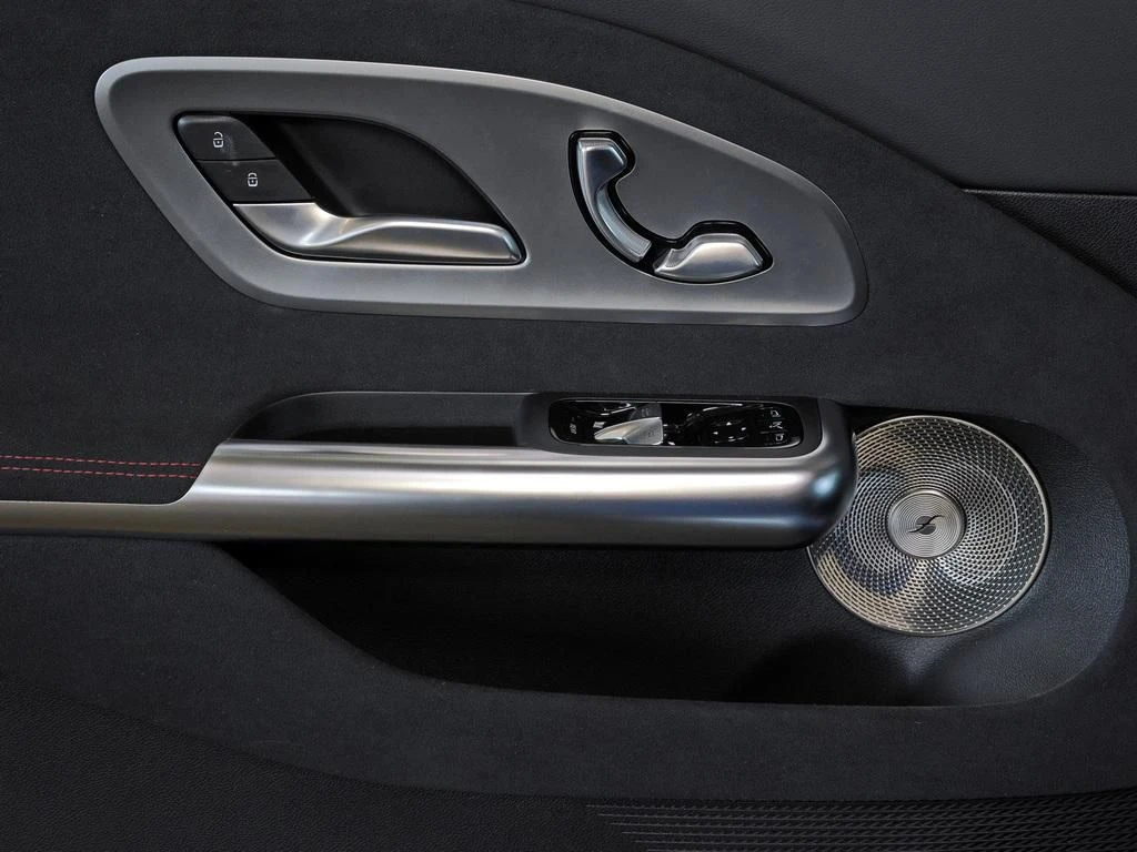 Mercedes-Benz-CLA 200-image-7