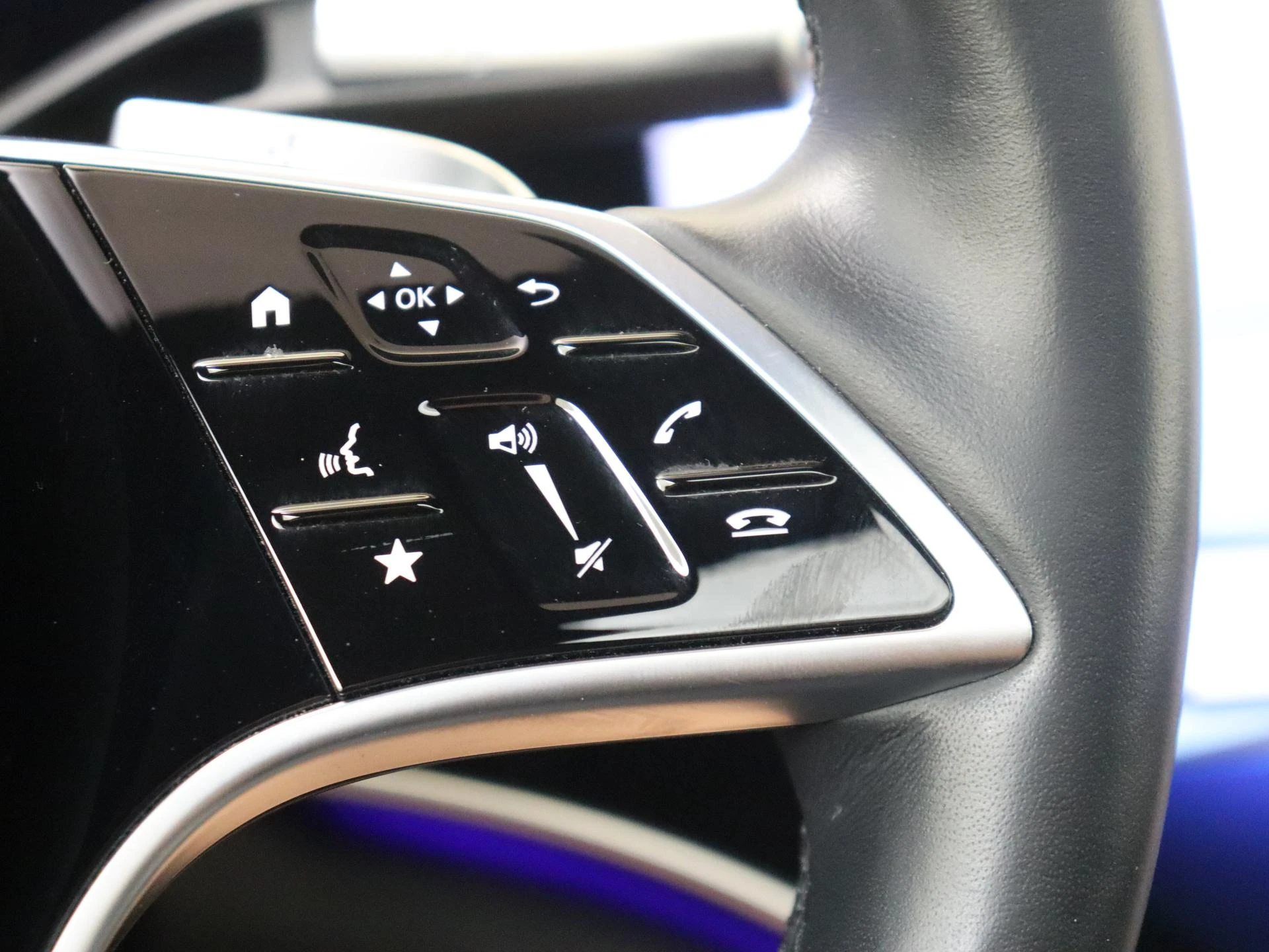 Mercedes-Benz-EQS-image-13