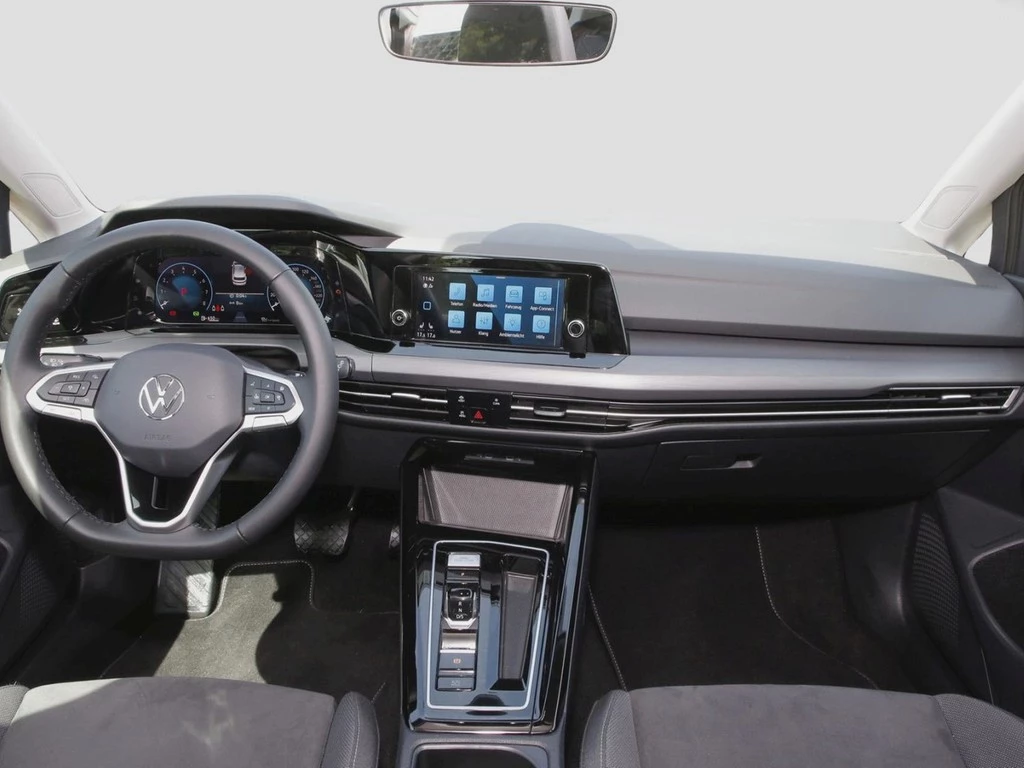 Volkswagen Golf VIII 1.5 eTSI Style 17" AppC.+VC ACC LED RFK+PDC SHZ
