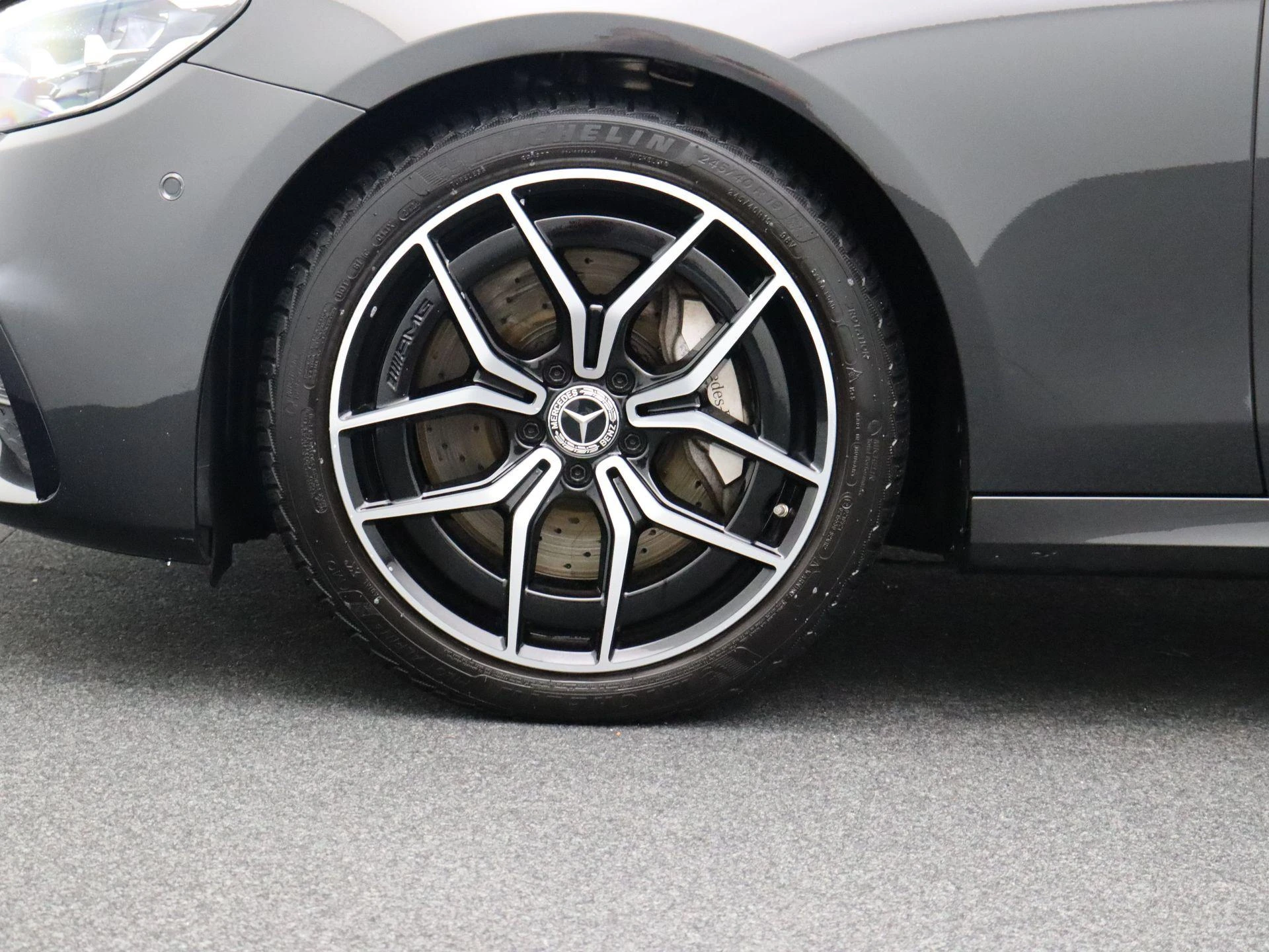 Mercedes-Benz-E-Klasse-image-6