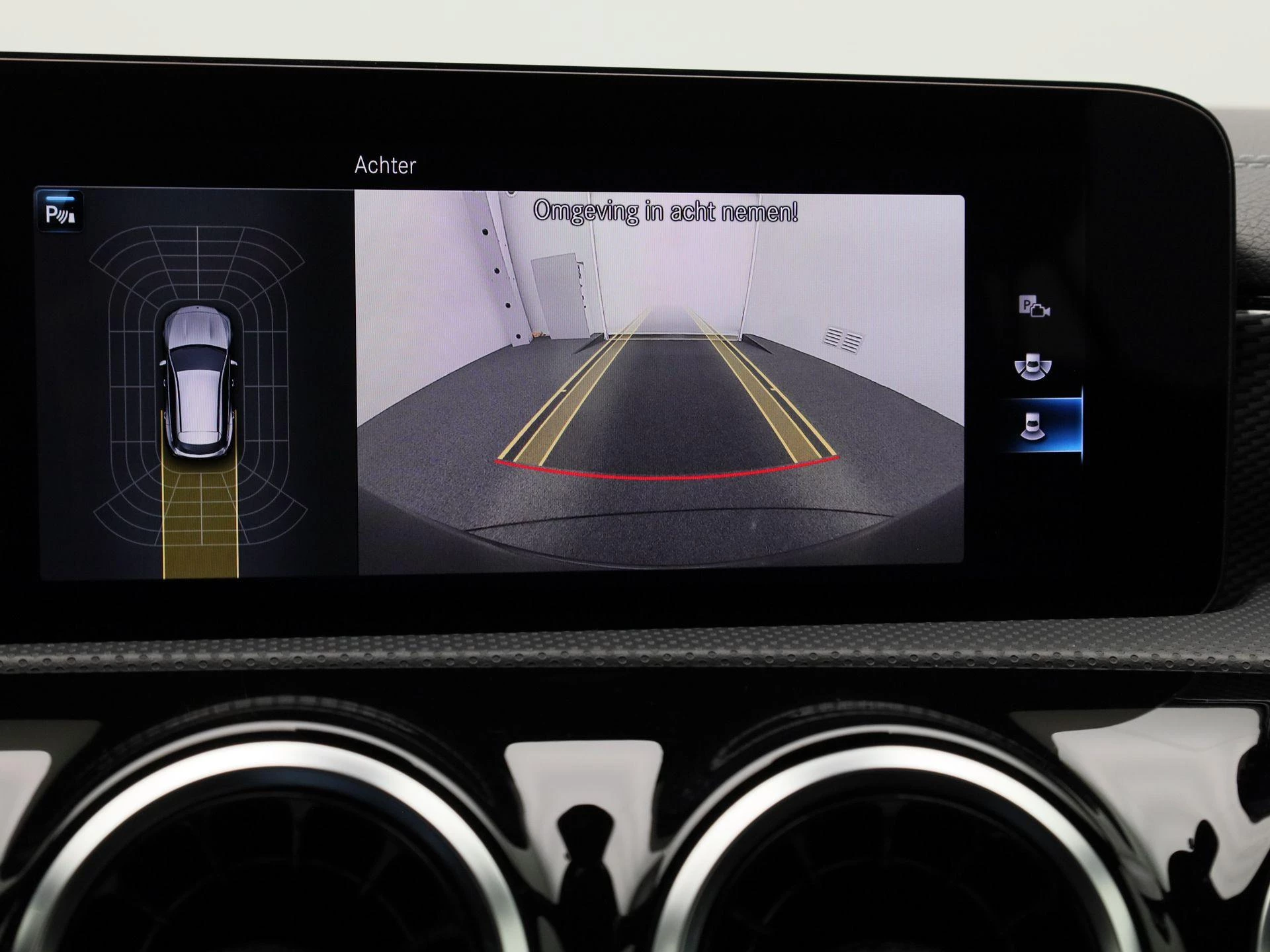 Mercedes-Benz-CLA-image-21