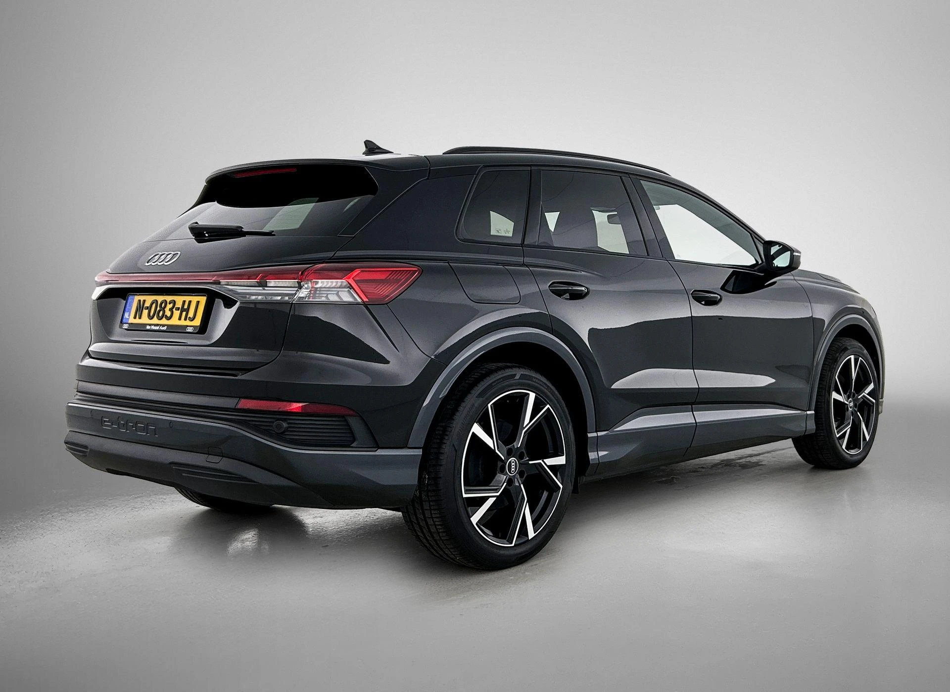 Audi-Q4 e-tron-image-3