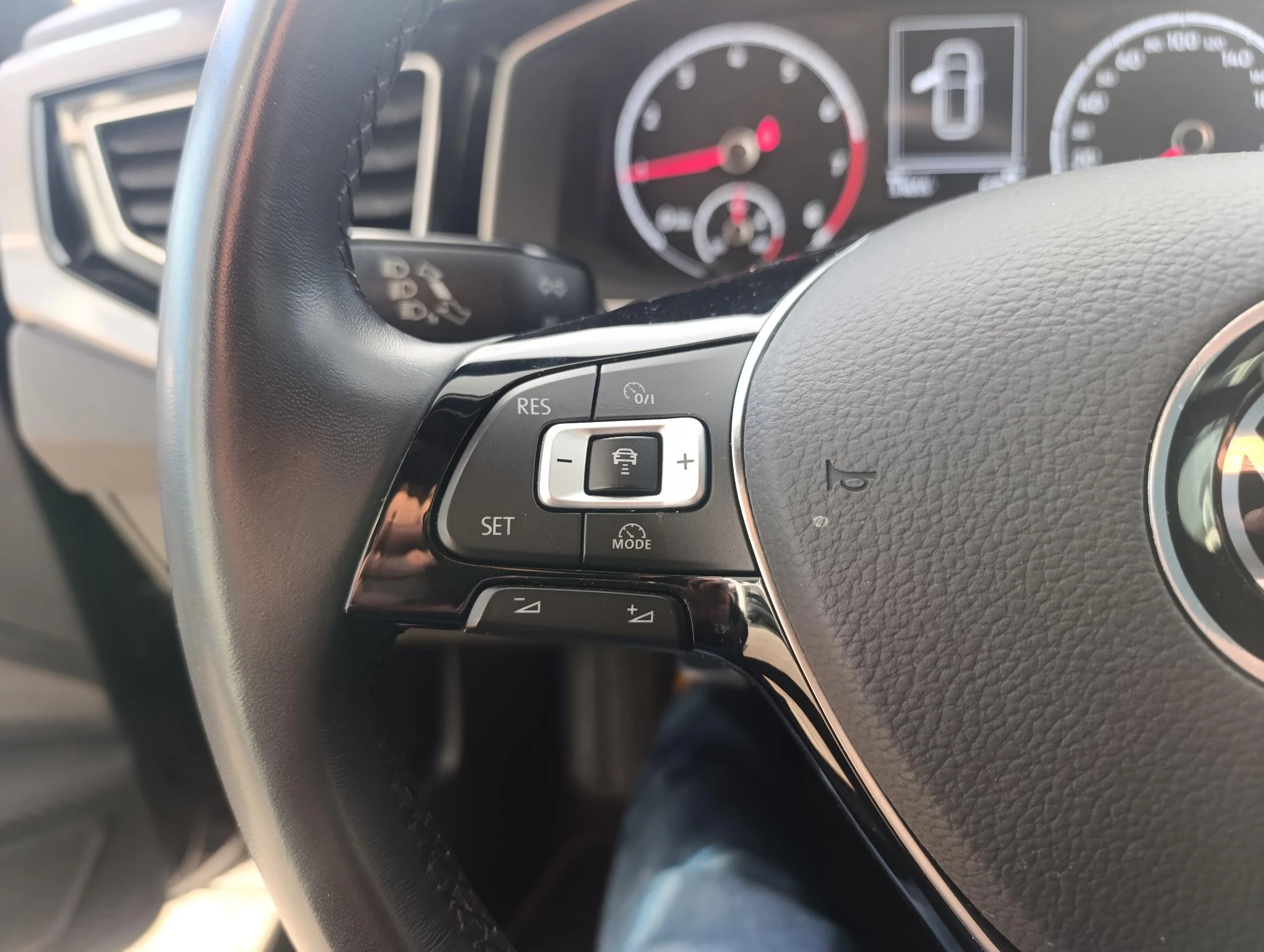 Volkswagen-Polo-image-17