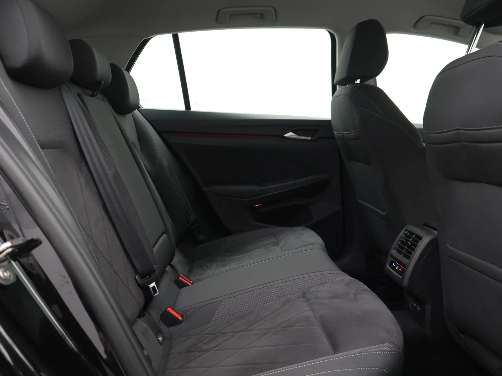 Volkswagen-Golf-image-9