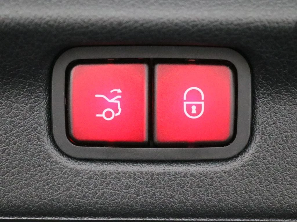 Mercedes-Benz-EQE-image-14