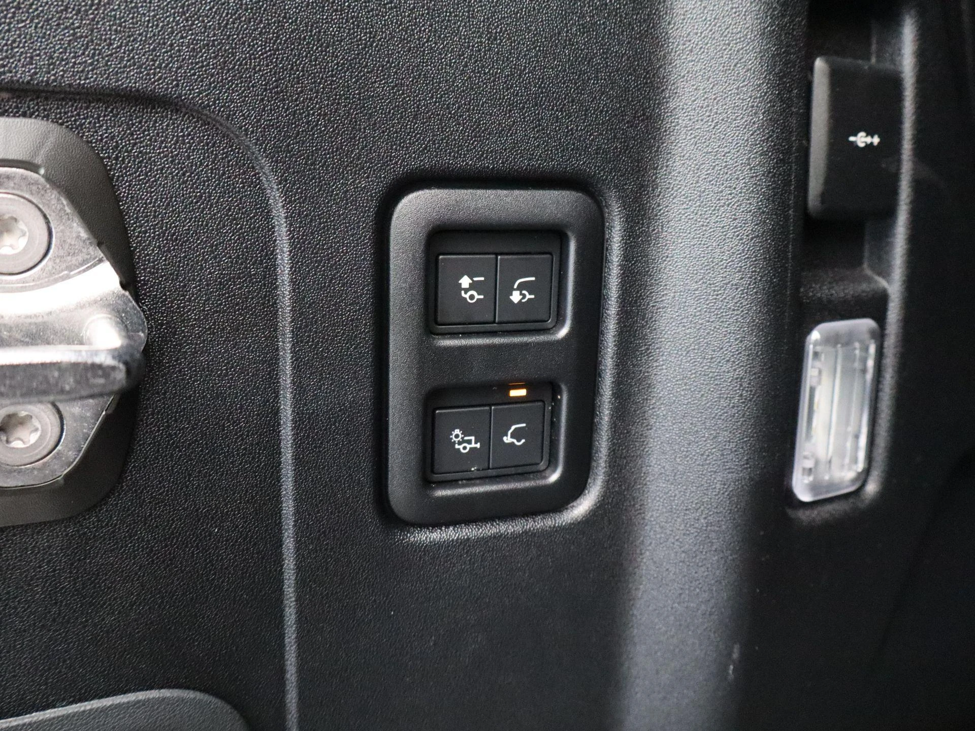 Land Rover-Defender-image-29
