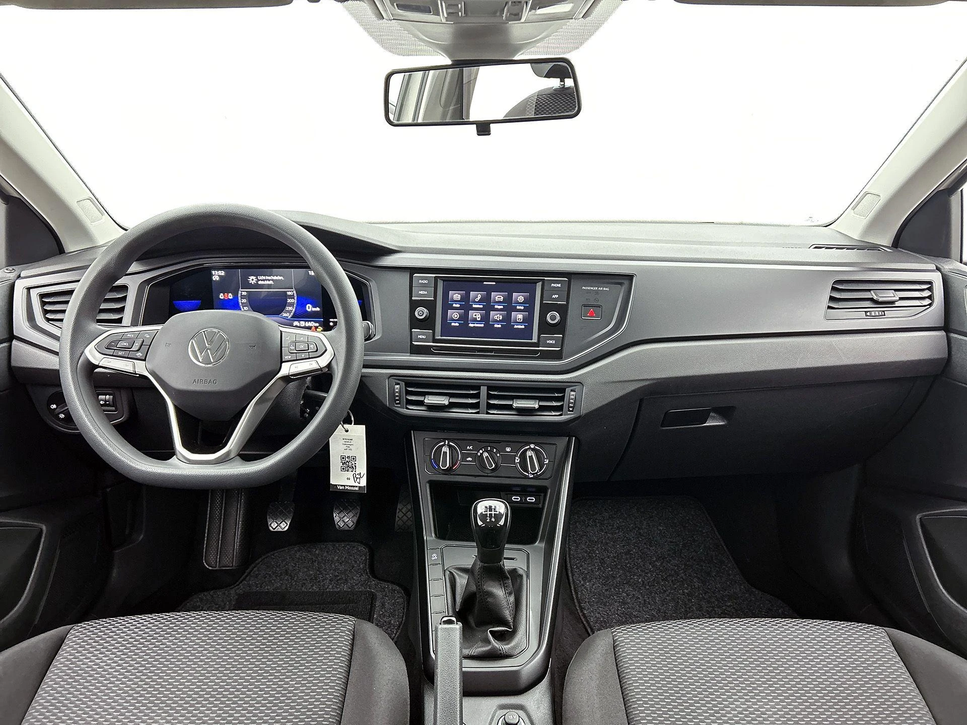 Volkswagen-Polo-image-19