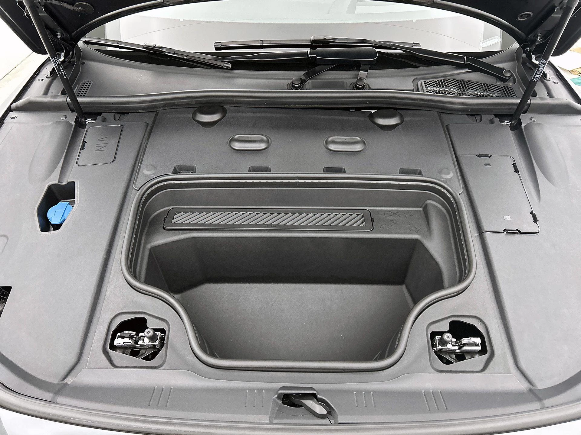 Audi-A6 Avant e-tron-image-33
