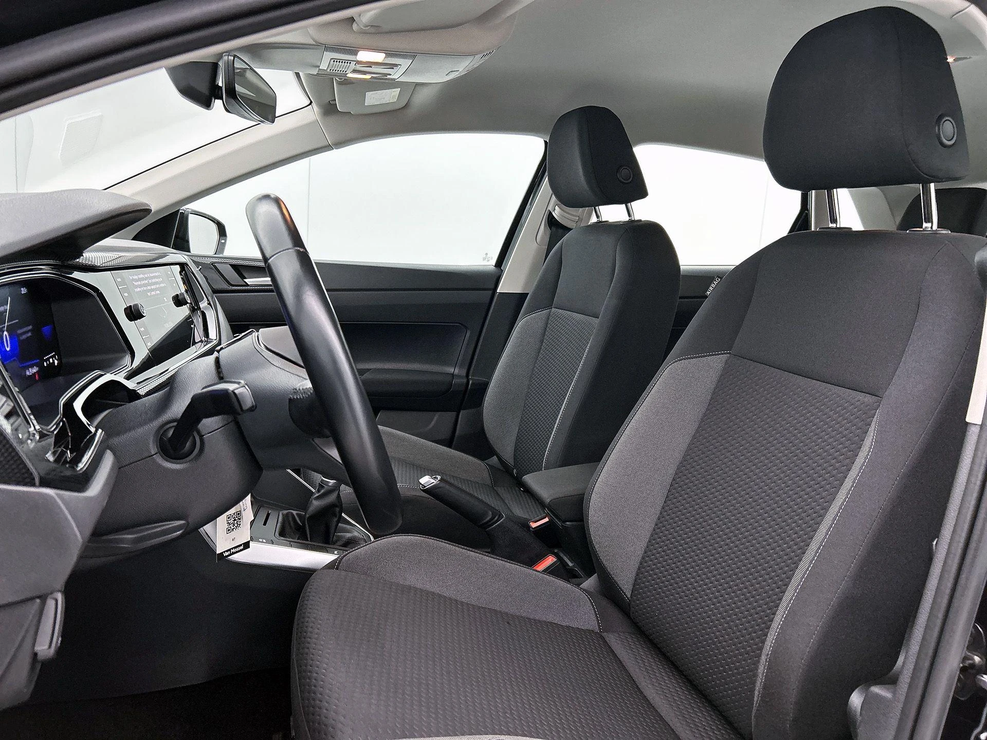 Volkswagen-Polo-image-32