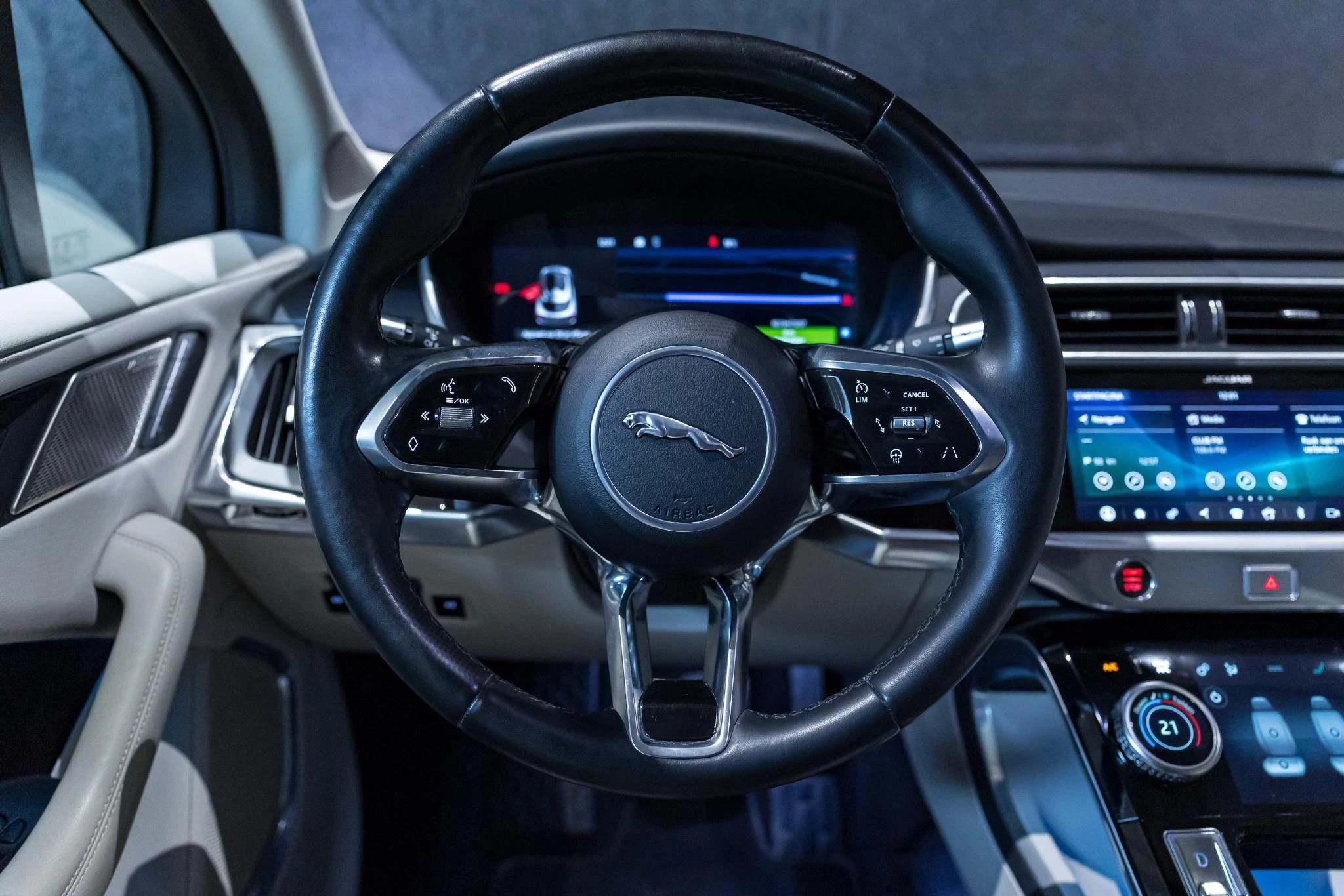 Jaguar-I-PACE-image-19
