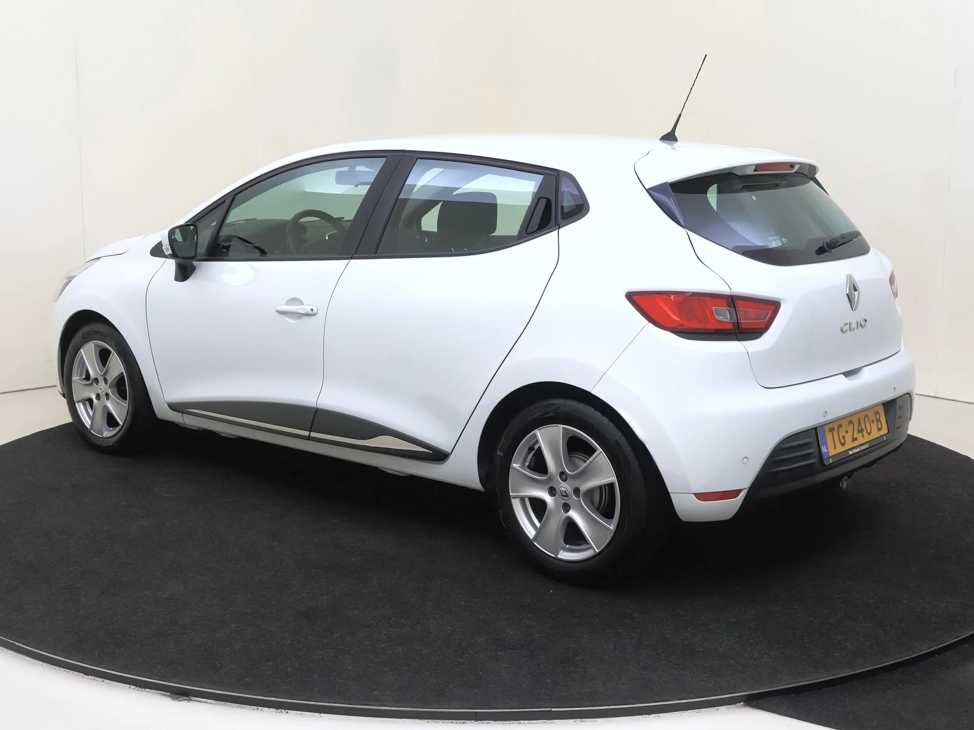 Renault-Clio-image-2