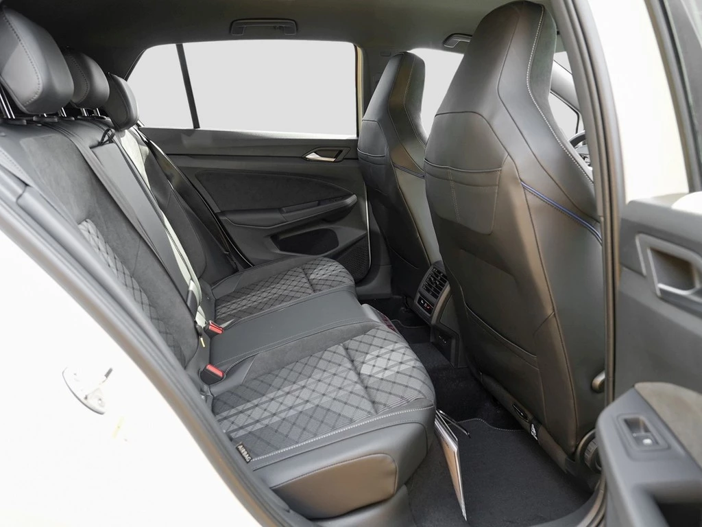 Volkswagen-Golf-image-9