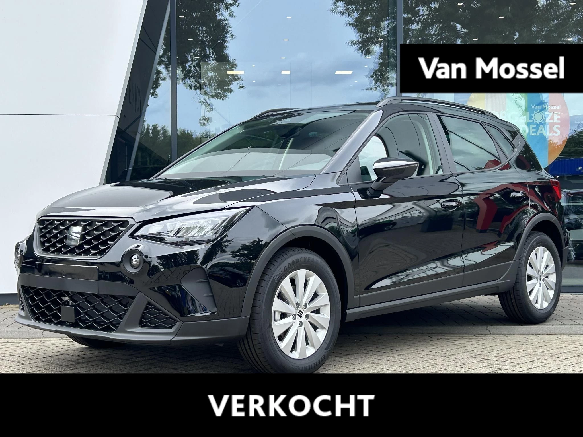 SEAT-Arona-image-0