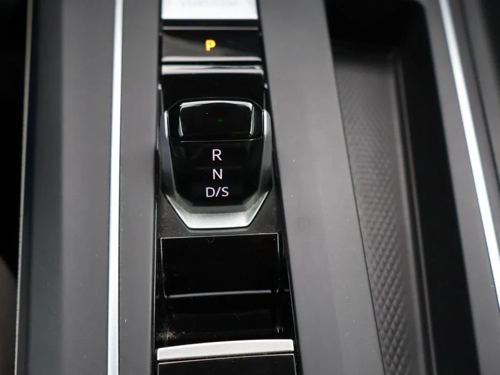 Volkswagen-Golf-image-23