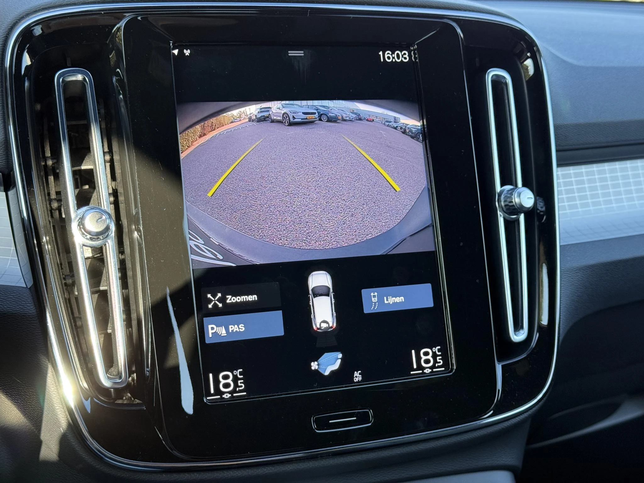 Volvo-XC40-image-2