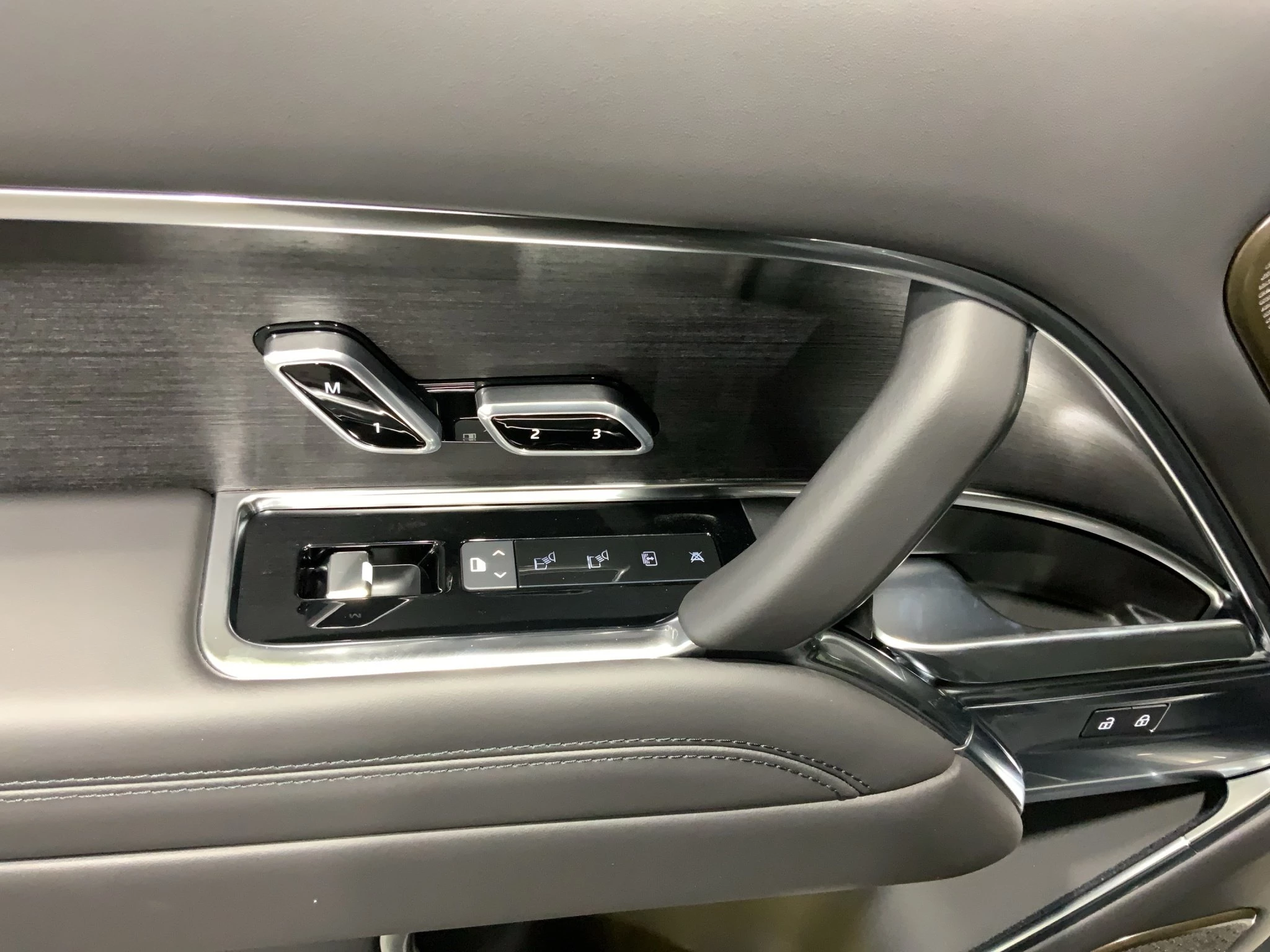 Land Rover Range Rover P550e Autobiography 22 | AHK | Kühlfach