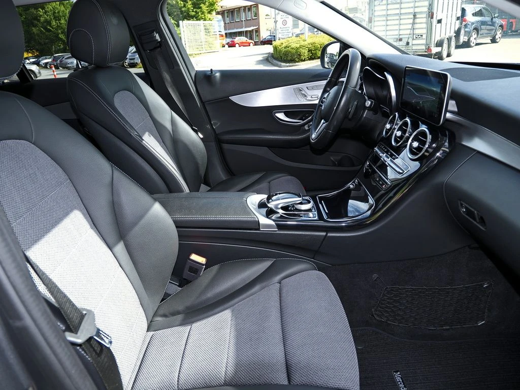 Mercedes-Benz-C-Klasse 220-image-10