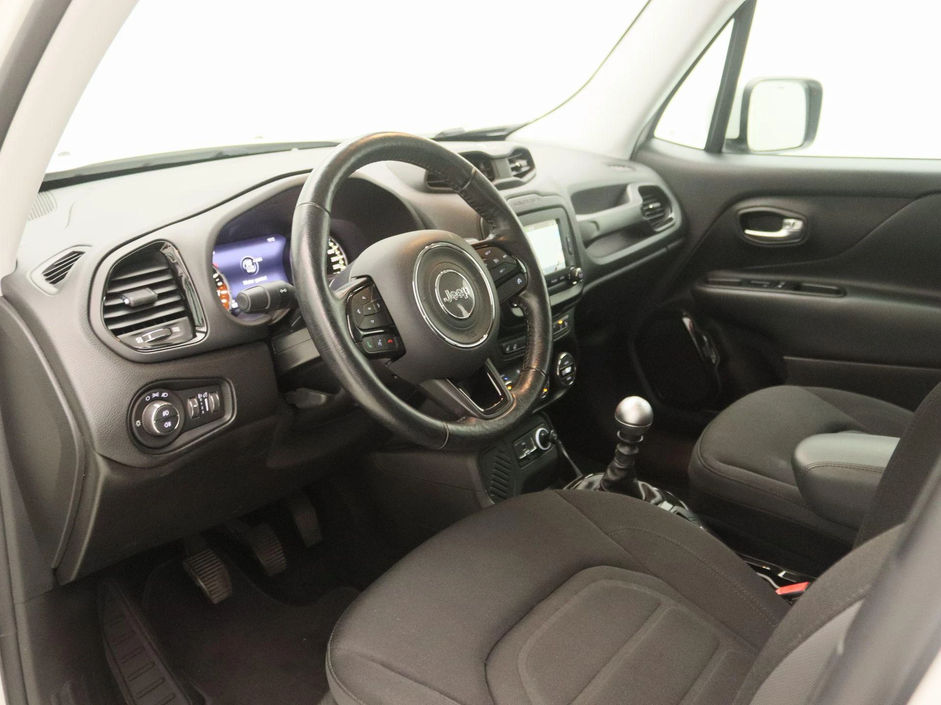 Jeep-Renegade-image-18