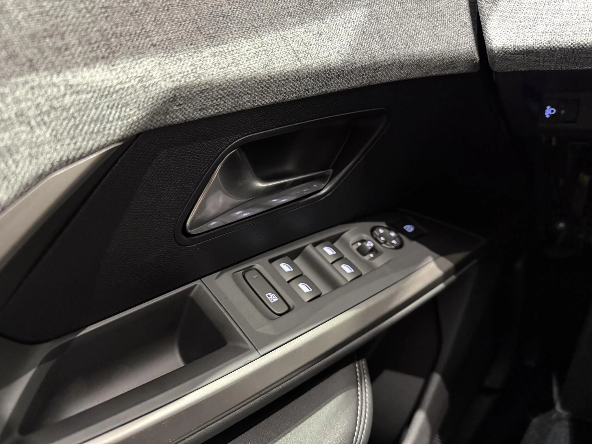 Peugeot 5008 Allure Plug-in HYbrid 195 e-DCS7