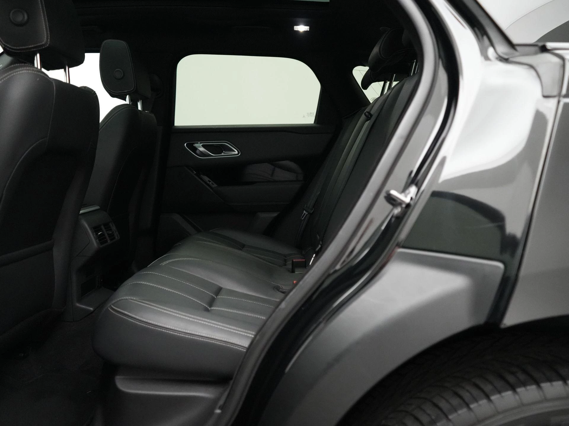 Land Rover-Range Rover Velar-image-43