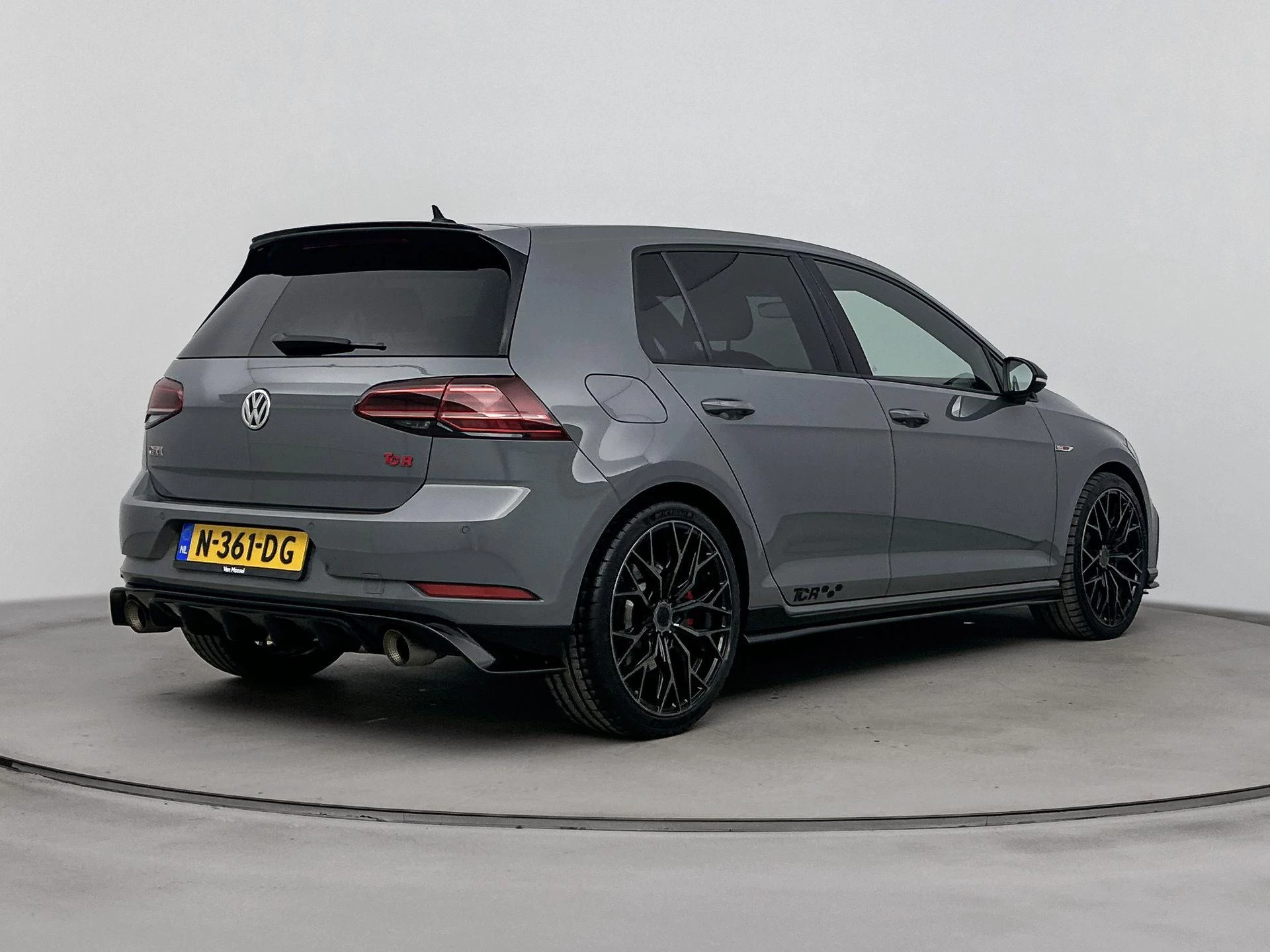 Volkswagen-Golf-image-3