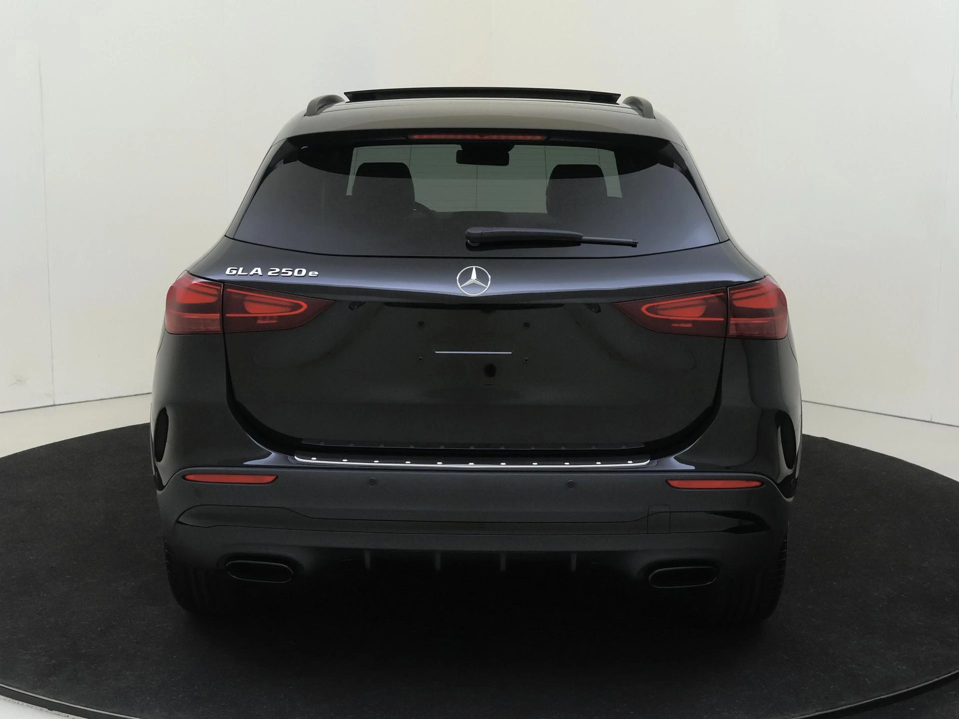 Mercedes-Benz GLA 250 e 140 Years Edition