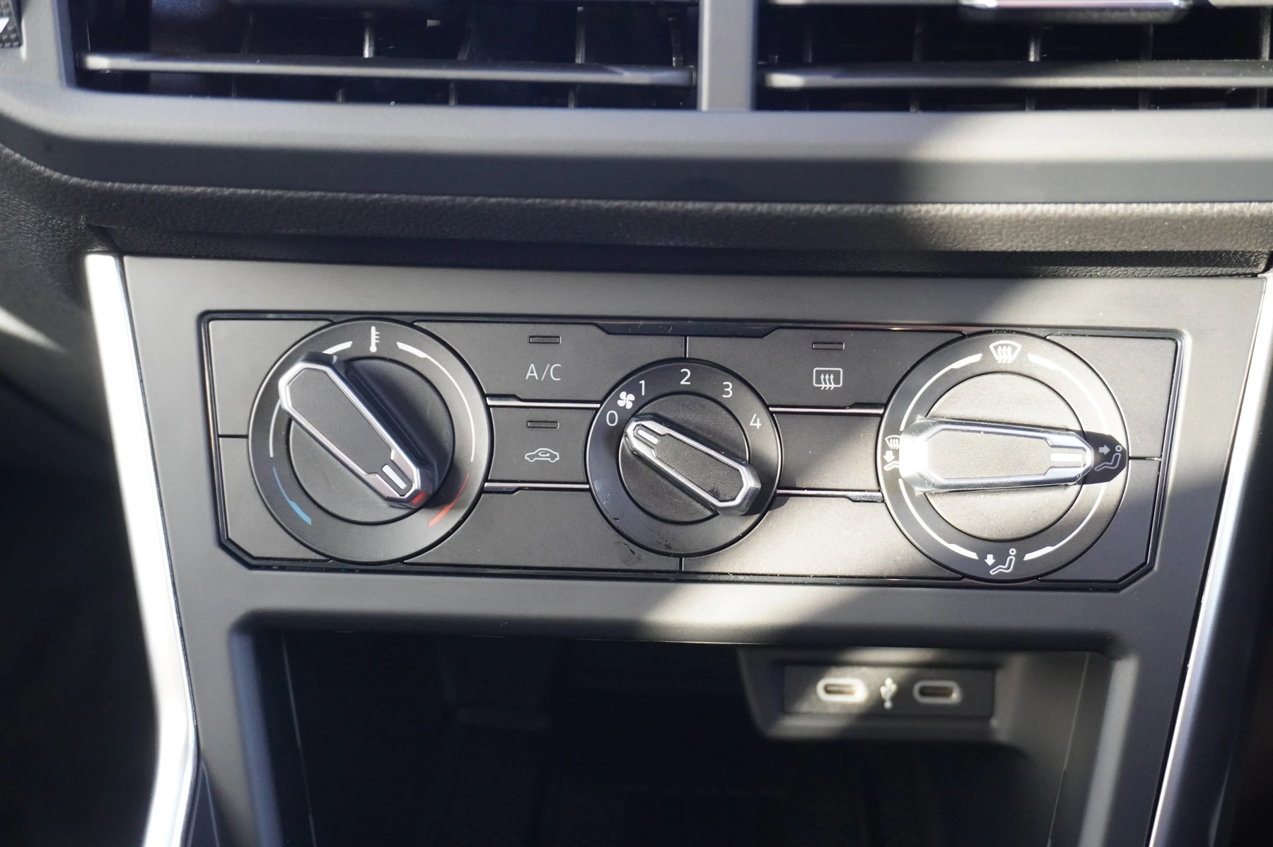 Volkswagen-Polo-image-33