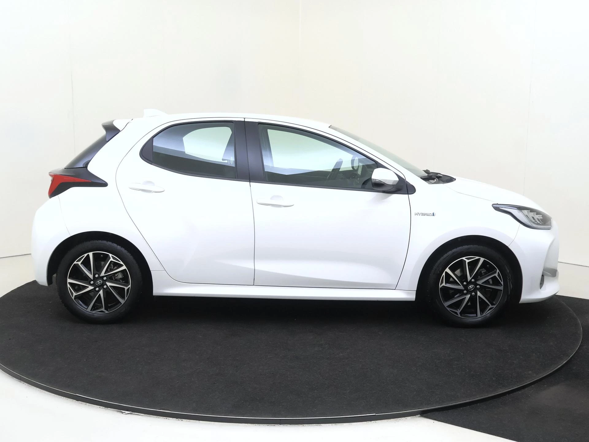 Toyota-Yaris-image-8