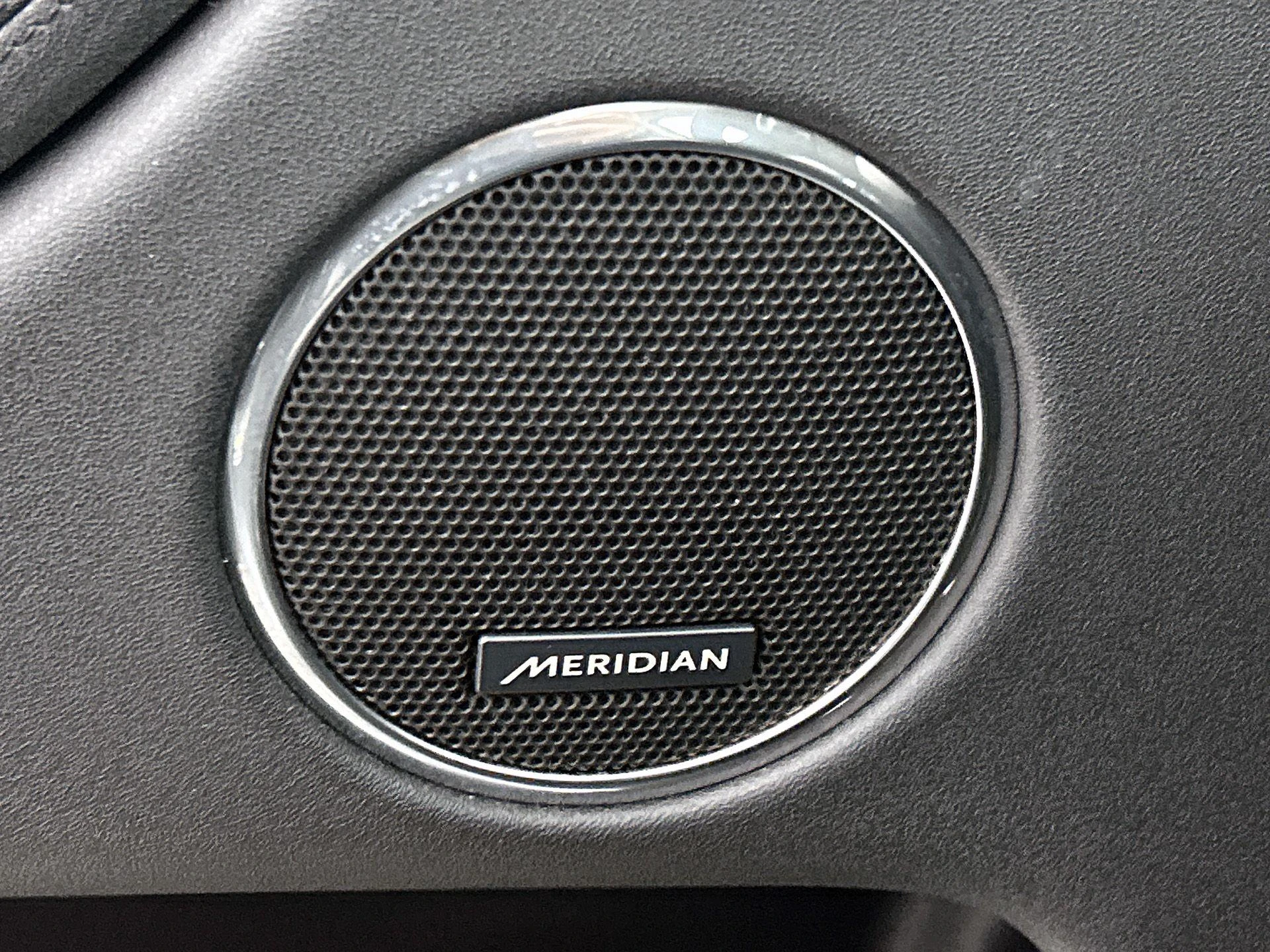 Land Rover-Discovery Sport-image-10